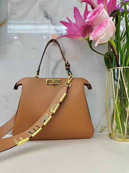 Fendi
High Quality
130 dhs🪙🌨️

Zain143
♥️♥️♥️