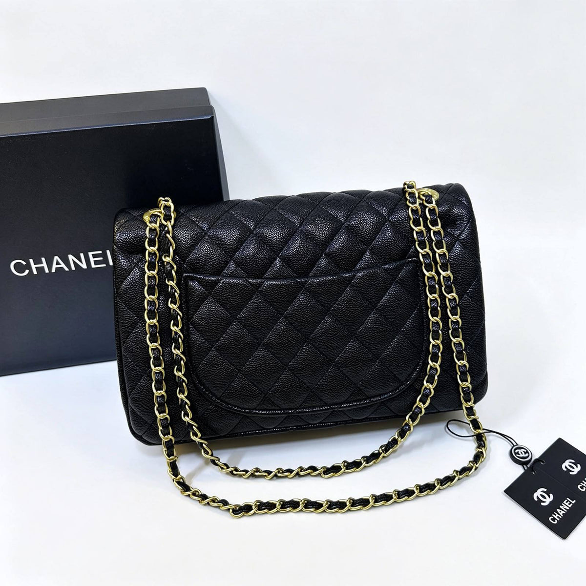 CHANEL 

NEW CAME 

GOOD QUALITY 

WITH BOX 
115 dhs🇦🇪🇦🇪

Zain295
♥️♥️♥️