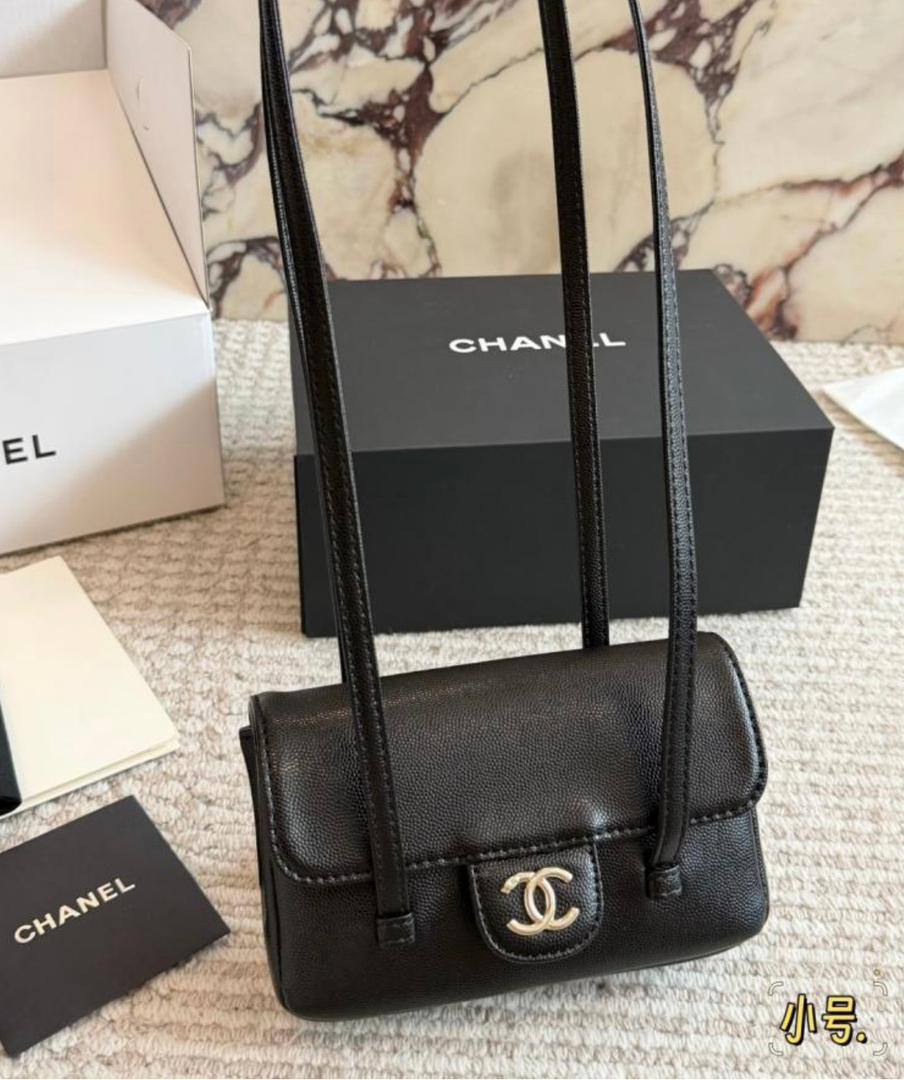 Chanel
100 dhs✅

With box
🎁🎁🎁

size 22×7×13cm

Zain42
♥️♥️♥️