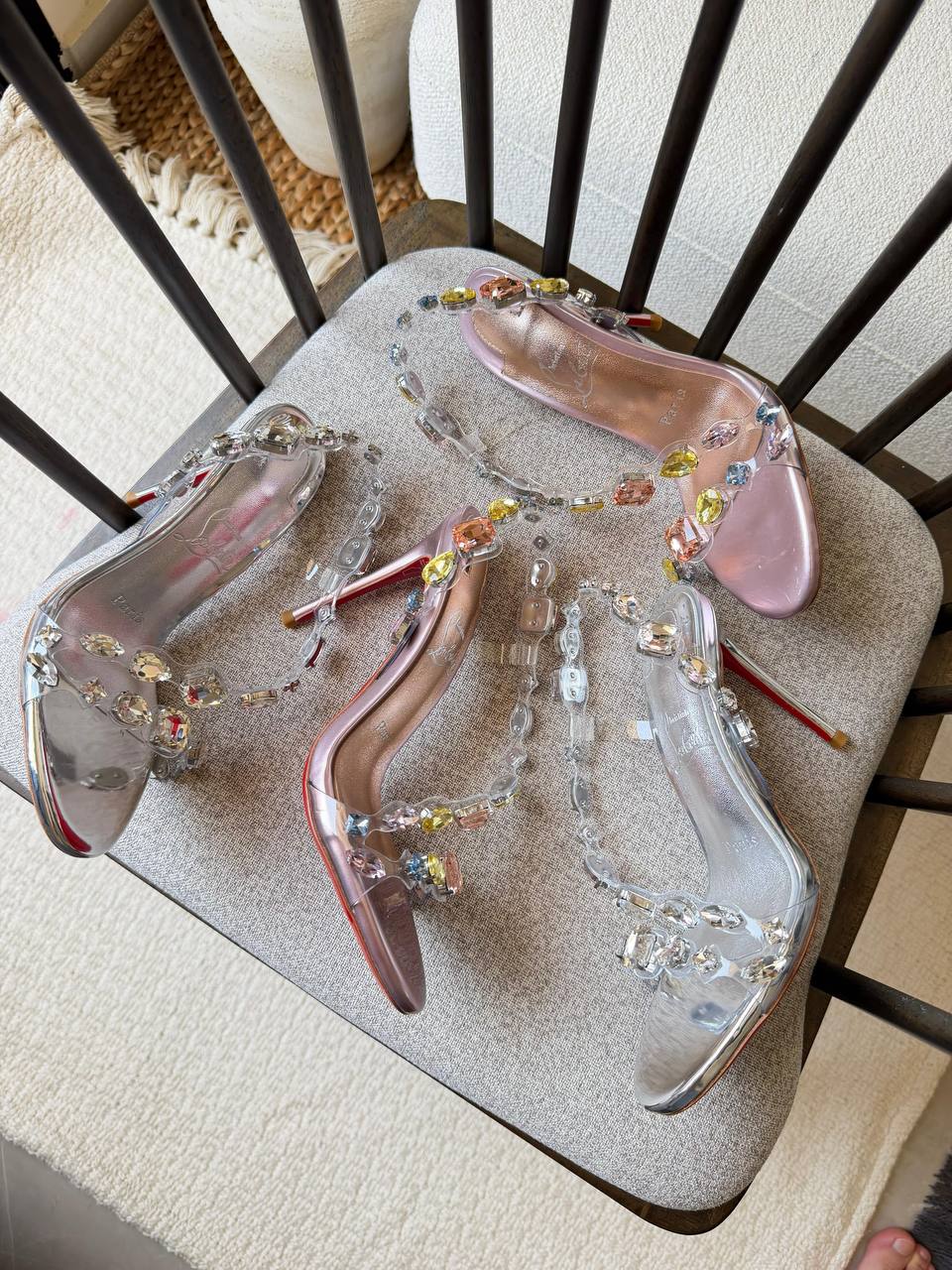 Louboutin
𝑨𝑨𝑨 𝑸𝒖𝒂𝒍𝒊𝒕𝒚
𝑺𝒊𝒛𝒆 35 𝒕𝒐 42 
550 dhs✅

Zain81
♥️♥️♥️