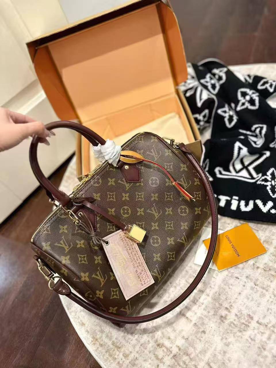 LV
Master💓💓
330 dhs✅

Zain297
♥️♥️♥️