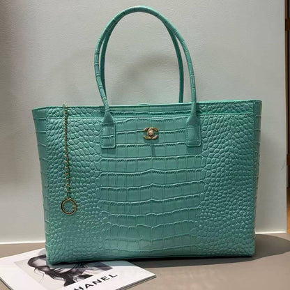 Chanel Big size🙋🏻‍♀️🥰
Master🌺🌺
40cm🫶🏼🫶🏼🫶🏼 
410 dhs💓

Zain297
♥️♥️♥️