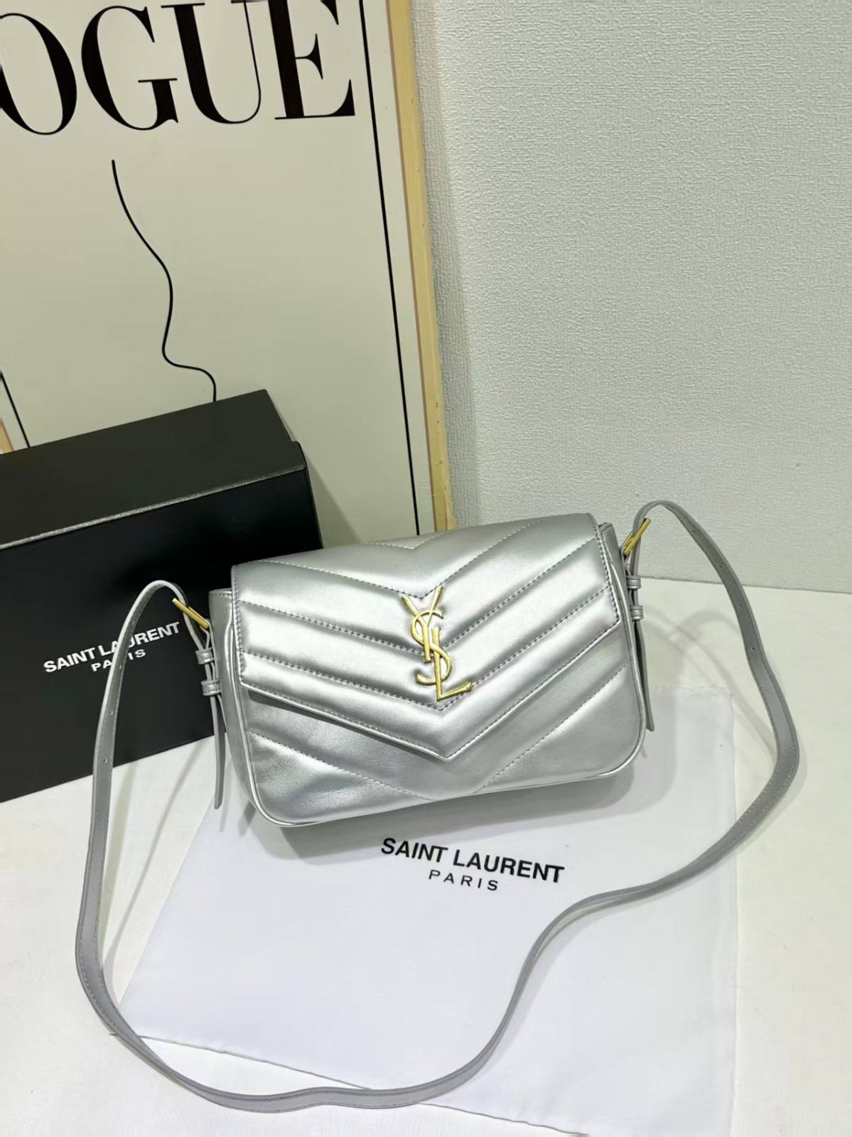 YSL

Best quality 
with box

115 dhs🇦🇪🇦🇪

size 26CM
Zain290
♥️♥️♥️