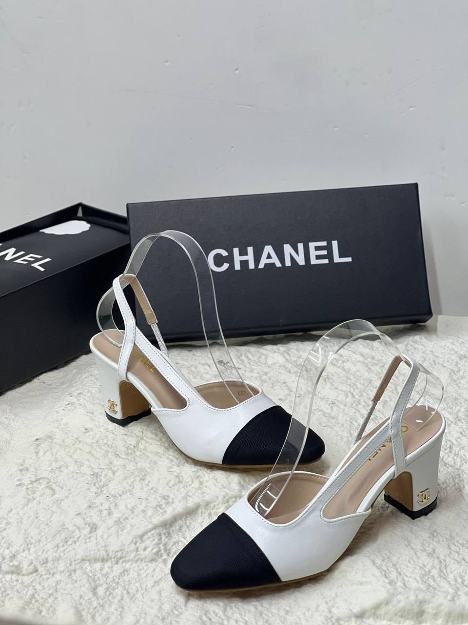 Chanel
💯high quality
Size 36-37-38-39-40-41

110 dhs✅

Zain86
♥️♥️♥️