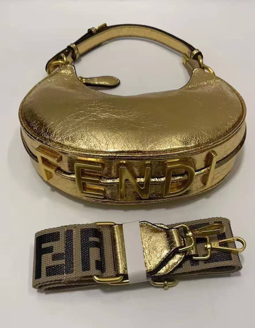 Fendi
Best quality

With box’s
🎁🎁🎁

115 dhs✅
size 24cm

Zain158
♥️♥️♥️