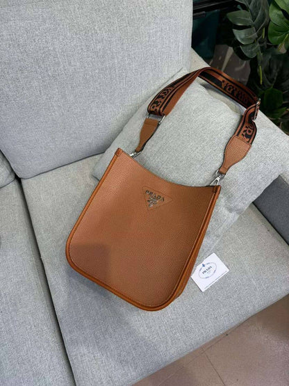 Prada 
85 dhs💓
 
Zain235
♥️♥️♥️