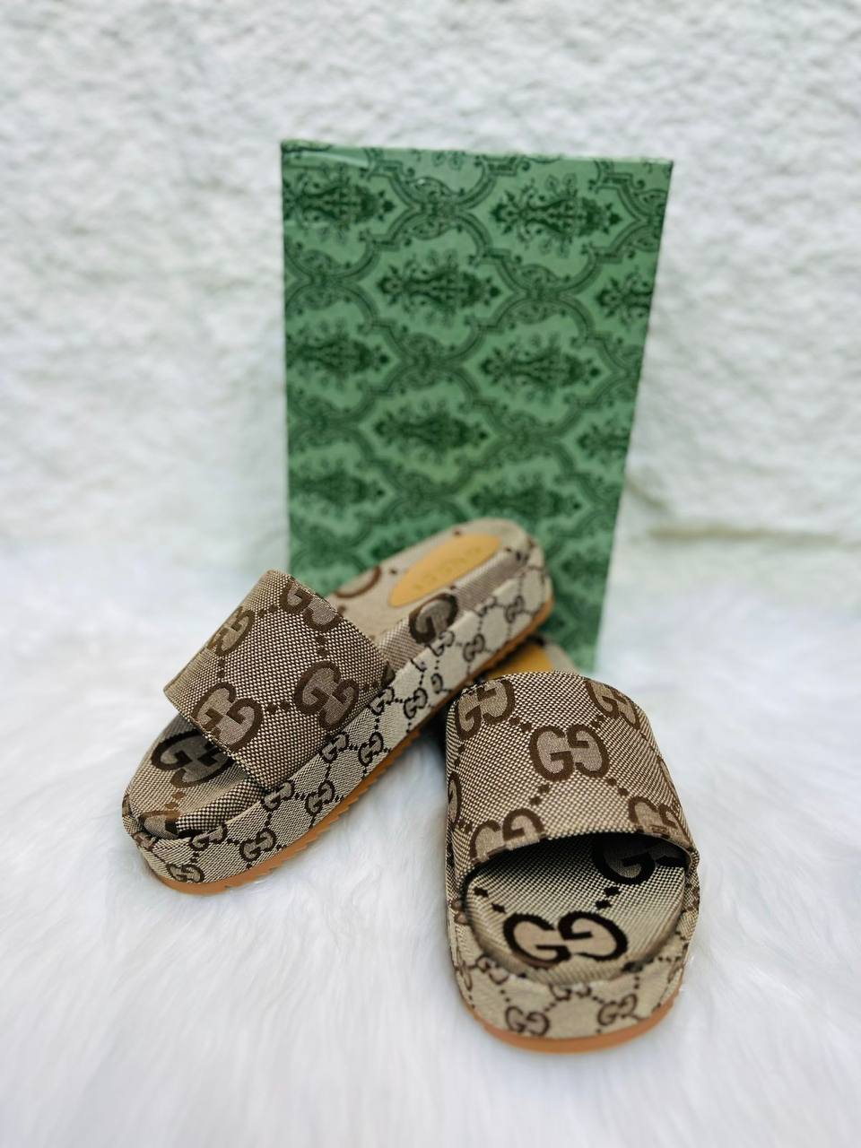 GUCCI
SIZE 36-41
105 dhs✅

Zain21
♥️♥️♥️