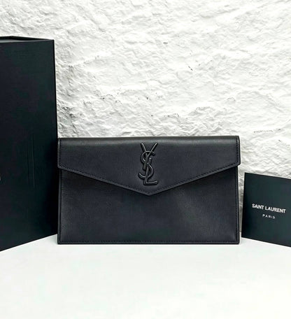 YSL 
COPY ONE 
WITH BOX 
190 dhs🇦🇪🇦🇪

Zain295
♥️♥️♥️