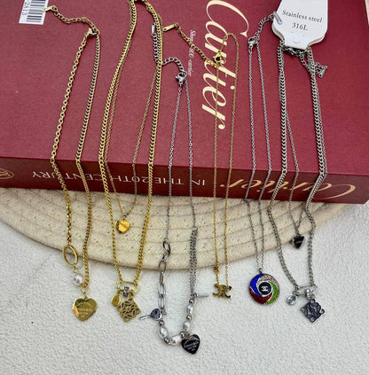 Stainless steel 🔥*
Non tarnish 💯
Necklace ❤️‍🔥
Bracelet 🌸
One piece 
With black boxes 📦 
20 dhs🪙🌨️
With normal boxes 🗃️ 
And paper bag🛍️
30 dhs🪙🌨️

Zain216
♥️♥️♥️
