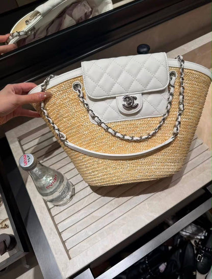 Chanel
130 dhs🇦🇪🇦🇪
good-quality 

Zain35
♥️♥️♥️