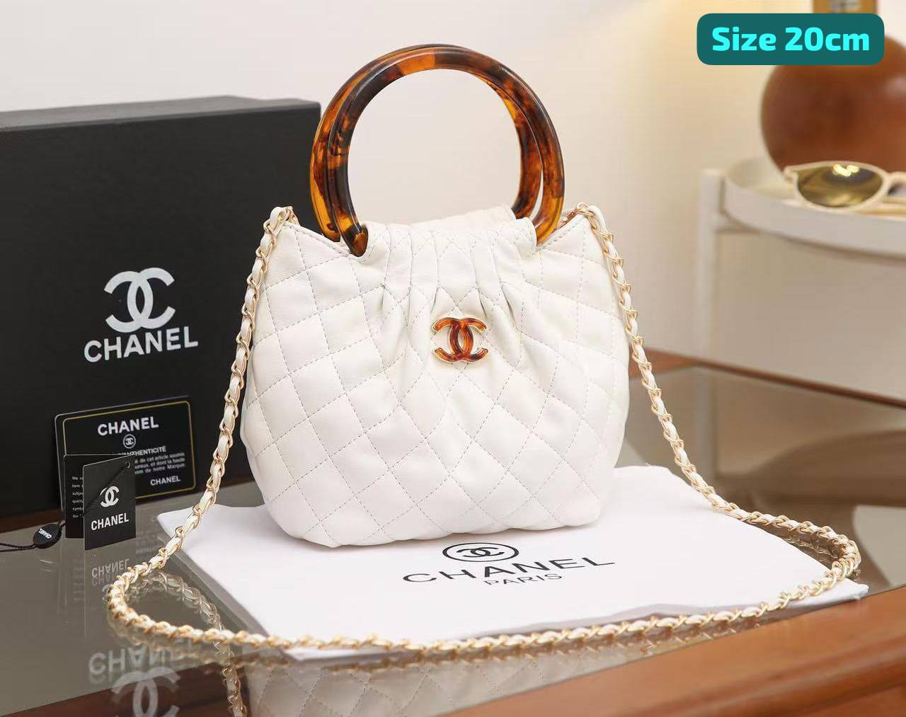 Chanel
Good quality 

with box 🎁🎁🎁

100 dhs✅

Zain186
♥️♥️♥️