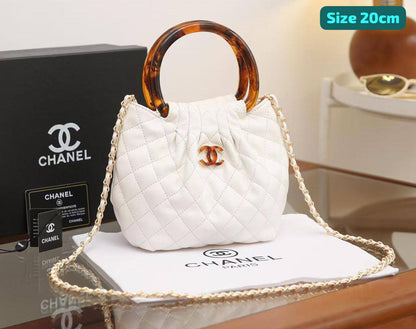 Chanel
Good quality 

with box 🎁🎁🎁

100 dhs✅

Zain186
♥️♥️♥️