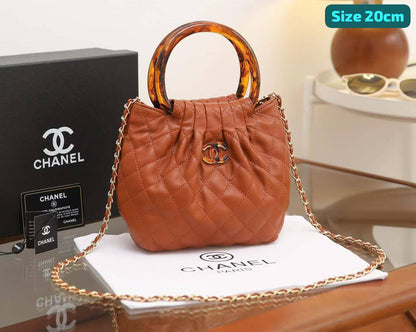 Chanel
Good quality 

with box 🎁🎁🎁

100 dhs✅

Zain186
♥️♥️♥️