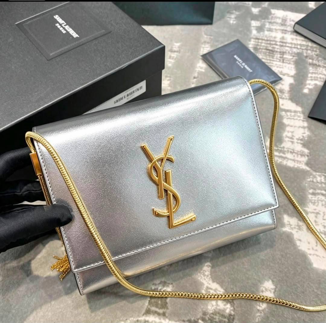 YSL
110 dhs🇦🇪🇦🇪
Size：19CM
good-quality with box

Zain35
♥️♥️♥️