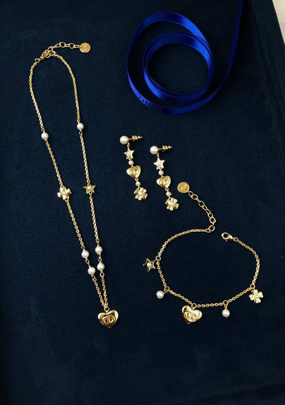 DIOR 🤍
* *New Collection*  
* D I O R with Logo®️Pearl & Swaroviski Stone full Set 
* ⁠Necklace 
* ⁠Earings
* ⁠Bracelet 
↗️ *Super Master Quality ®️*
For Price 👇 WTSP Text Zain 0568585901

Zain106
♥️♥️♥️