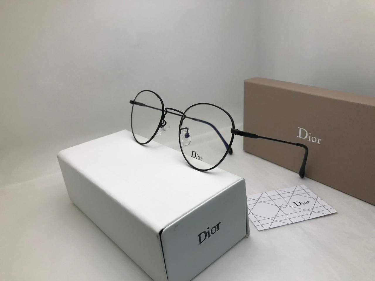 Sunglasses
60 dhs🪙🖤

Zain126
♥️♥️♥️