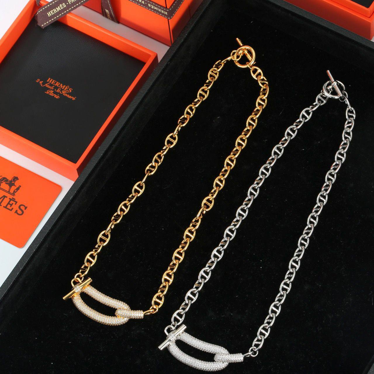 Hermes Master
NECKLACE
EARRING
SET 140 dhs🪙🖤 
with Box And Paper Bag
170 dhs🪙🖤

WITH Master Box And Paper Bag 
🎁🎁🎁

Zain89
♥️♥️♥️