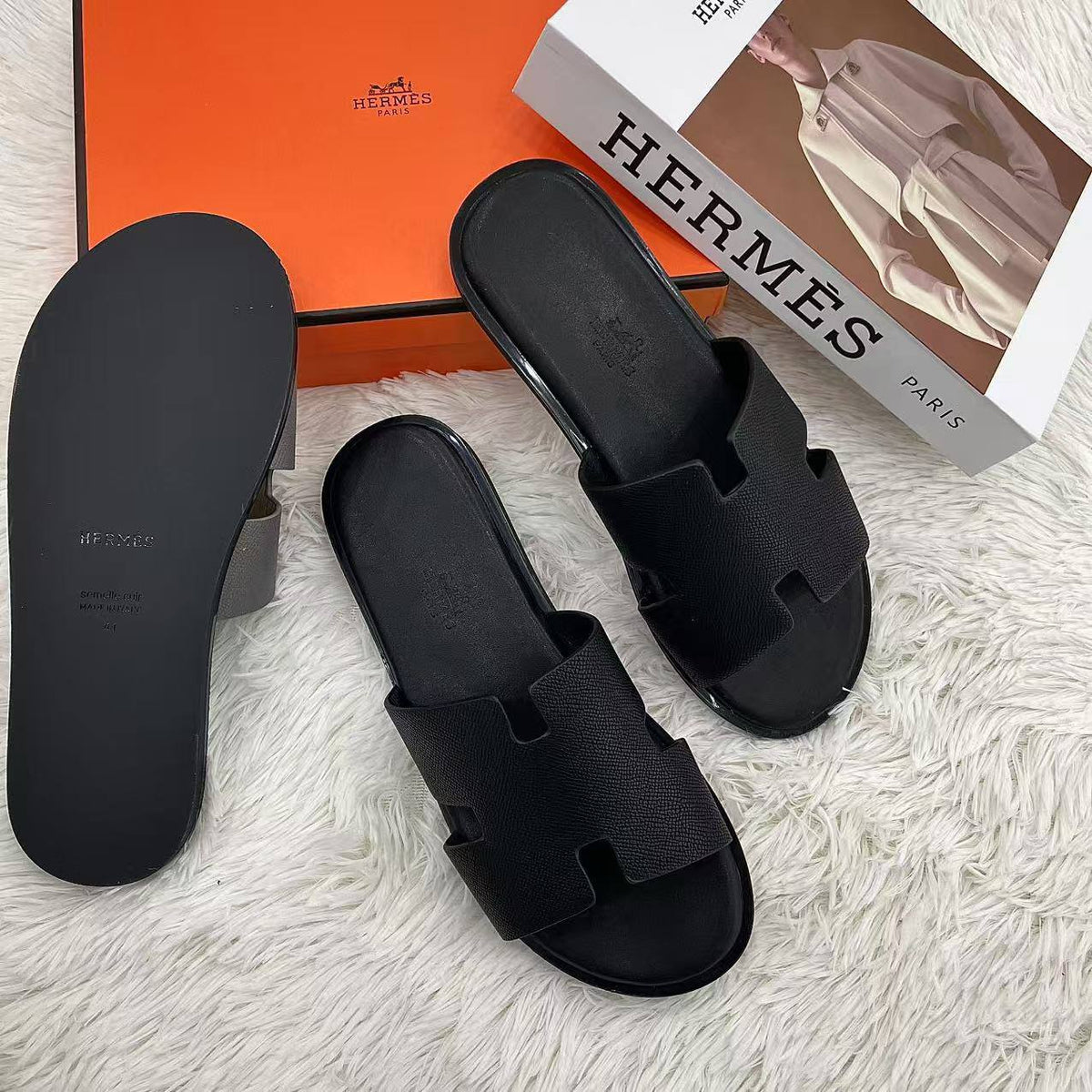 Hermes 

men's slippers restock 

Sizes 40 to 45
75 dhs🇦🇪🇦🇪

Zain232
♥️♥️♥️