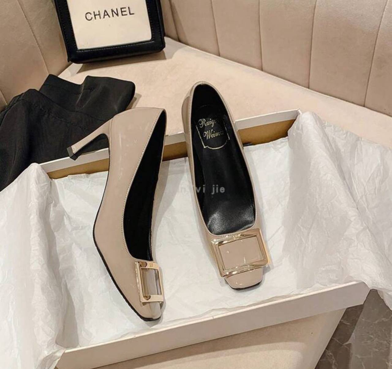 Roger viver
Size 36 to 41
90 dhs🪙🌨️

Zain21
♥️♥️♥️