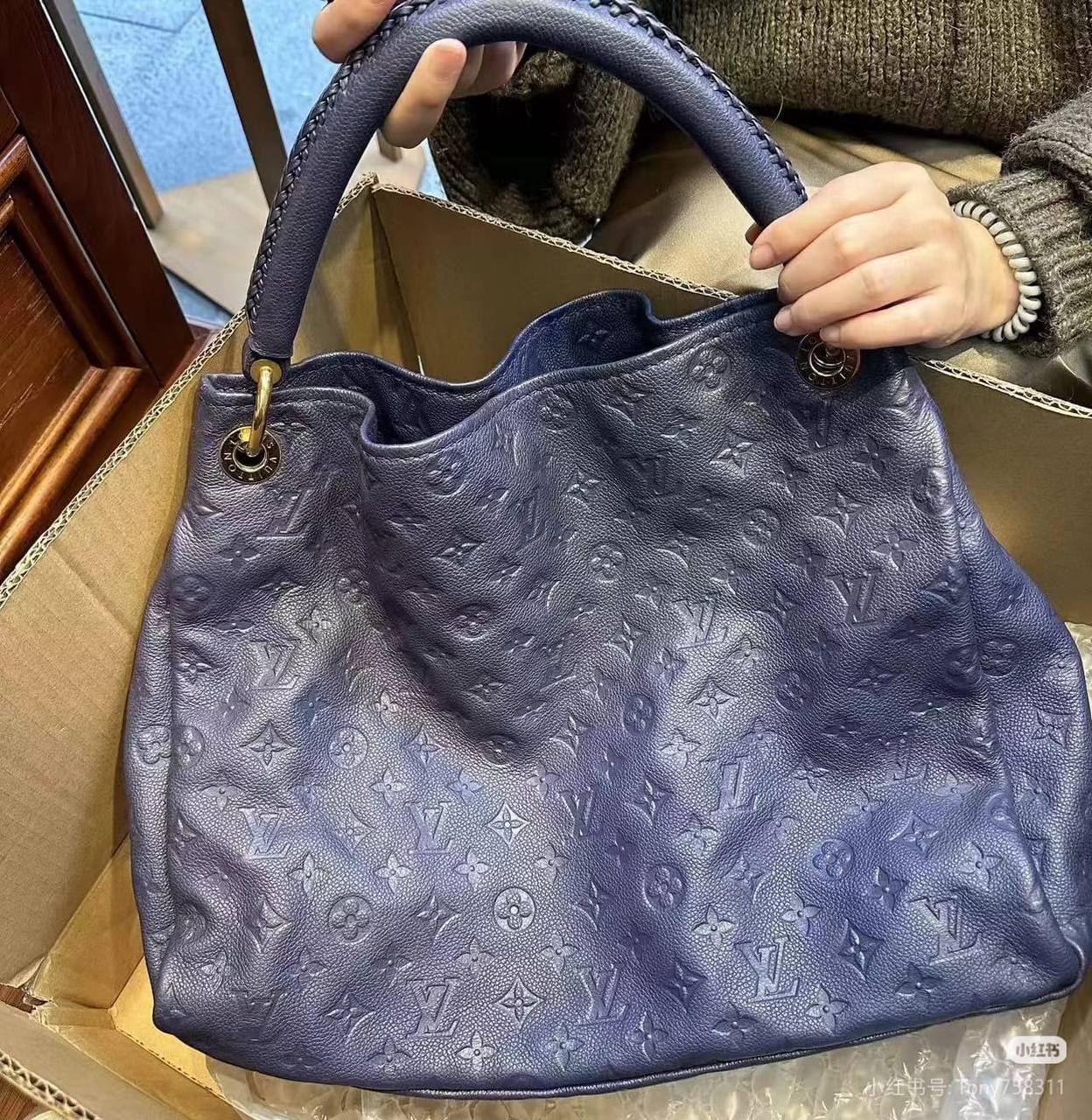 LV Master
260 dhs🪙🌨️

Zain10
♥️♥️♥️