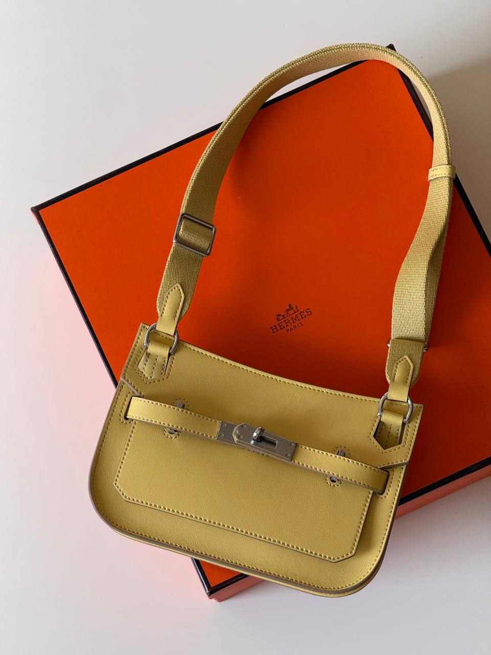 Hermes 
jypsiere 22cm💕master quality😍with box❤️
380 dhs✅

Zain52
♥️♥️♥️