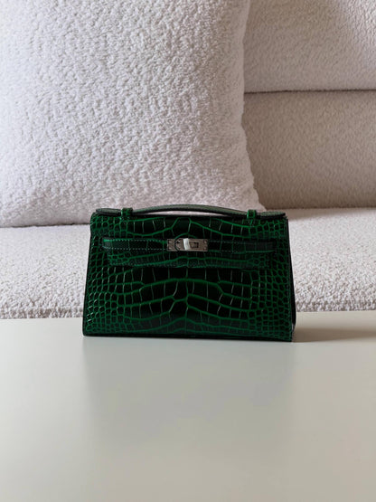 Hermes pochette 21cm 💕master quality😍with box❤️
550 dhs🪙🌨️

Zain52
♥️♥️♥️