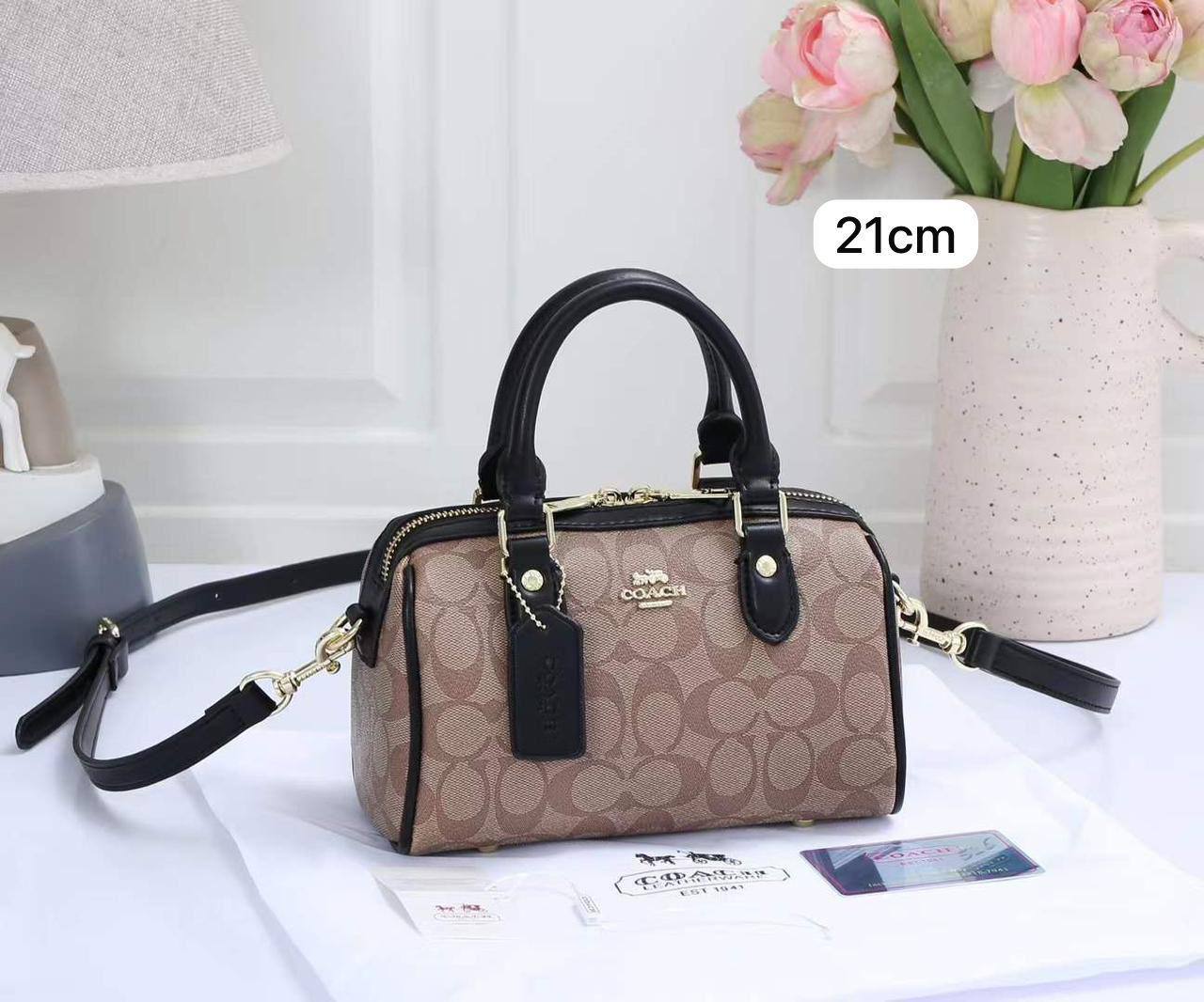 ❤️  Coach Rowan
1️⃣ First quality + 🎁
Size : 21 * 15  cm
85 dhs💓
with box 🎁

Zain115
♥️♥️♥️