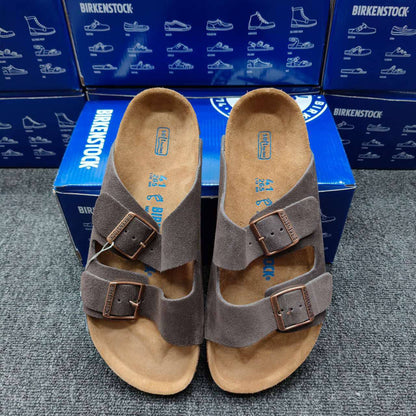 BIRKENSTOCK 
LEATHER SLIPPER 
Original  leather
150 dhs✅
40 to 45

Zain40
♥️♥️♥️