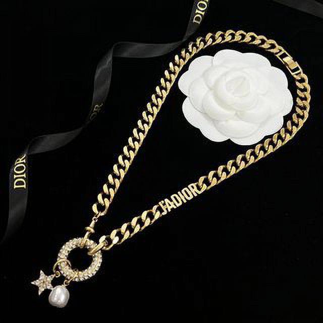 Dior ❤️‍🔥*
Necklace 🍁
Bracelet 🦋
Master quality 💯
With normal boxes 📦 
115 dhs✅
With master box 🗃️ 
130 dhs✅

Zain216
♥️♥️♥️
