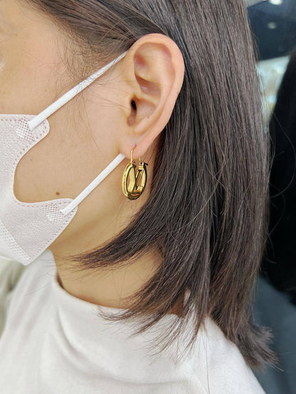 LV
Earring 🦋
Master quality 💯
With normal boxes 🗃️ 👇
*Large AED:55 
*Medium AED:50 
*Small AED:45 
With master box 📦 👇
*Large AED:65 
*Medium AED:60 
*Small AED:55 

Zain216
♥️♥️♥️
