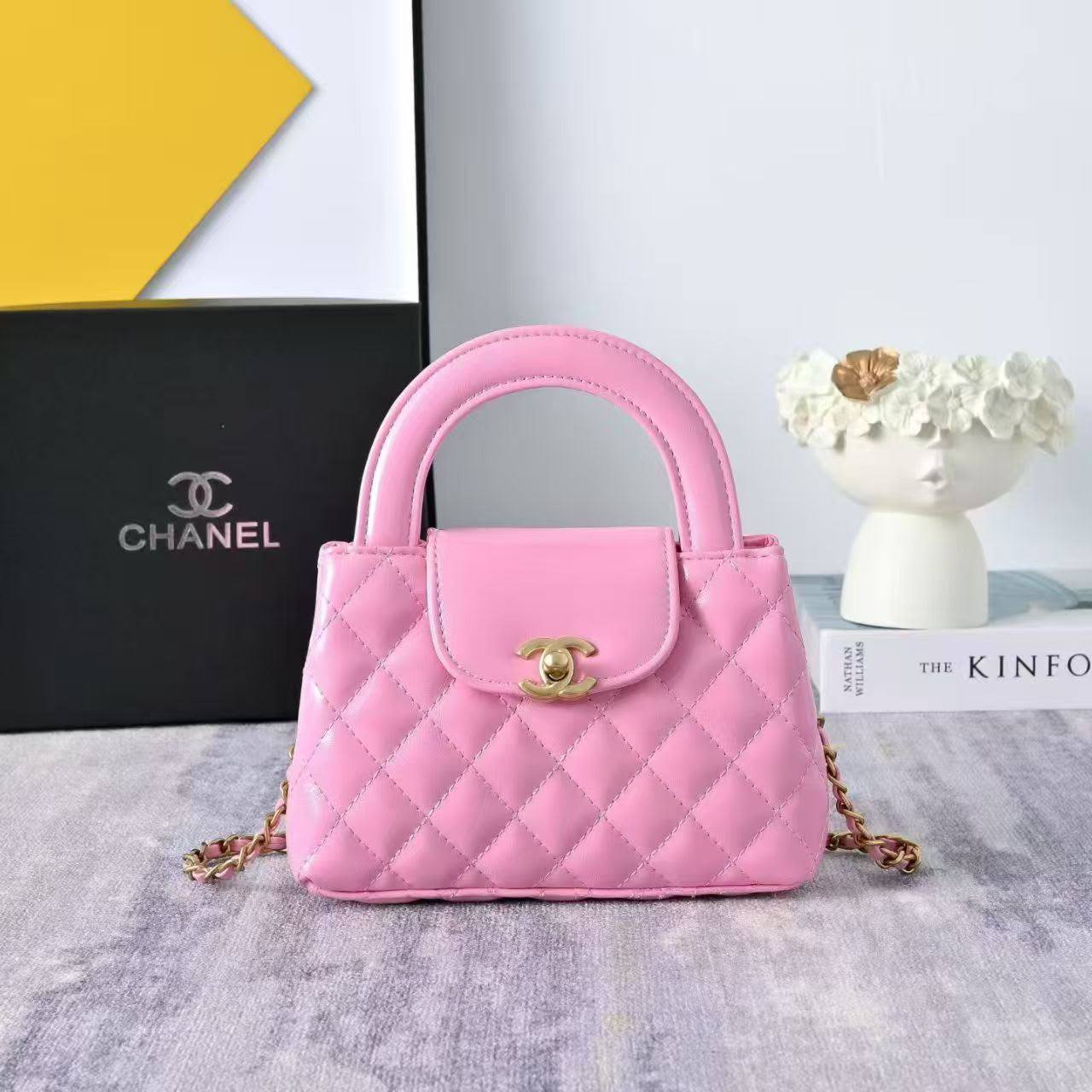Chanel
100 dhs🇦🇪🇦🇪

Zain143
♥️♥️♥️