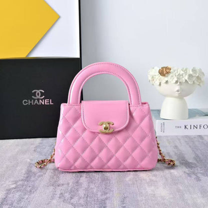 Chanel
100 dhs🇦🇪🇦🇪

Zain143
♥️♥️♥️