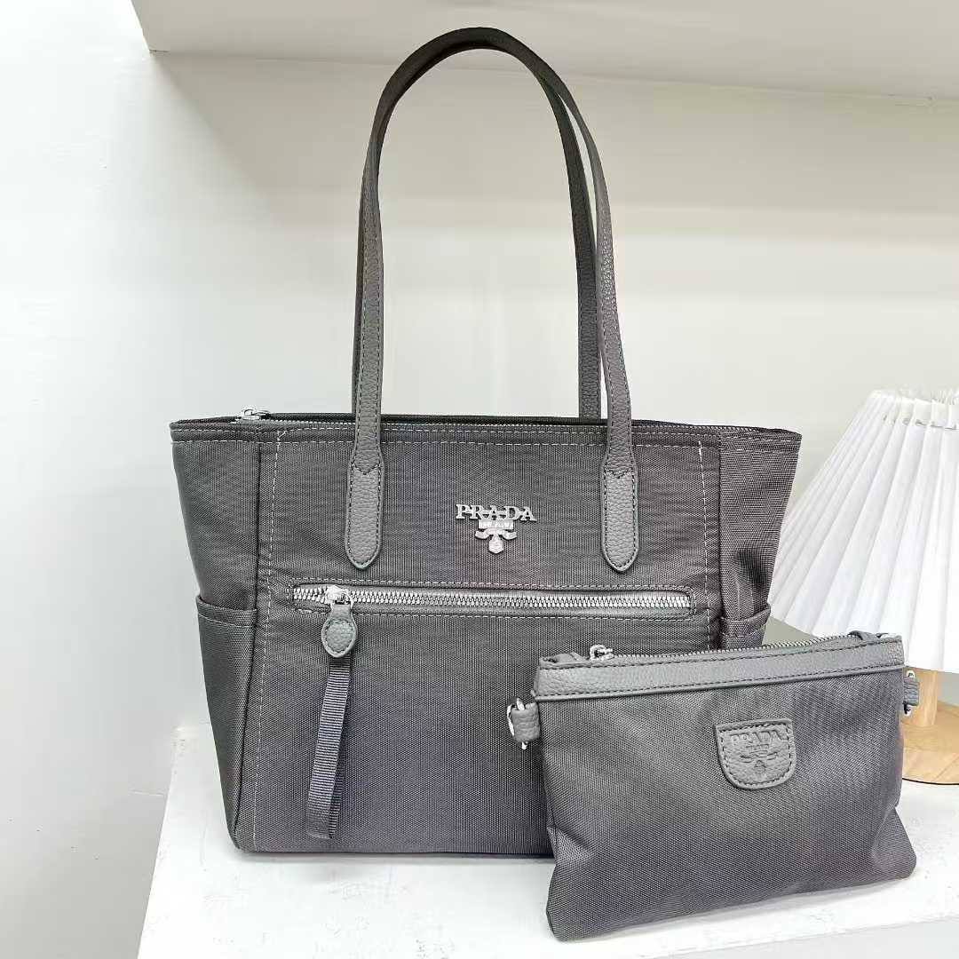 Prada
75 dhs✅

Zain232
♥️♥️♥️