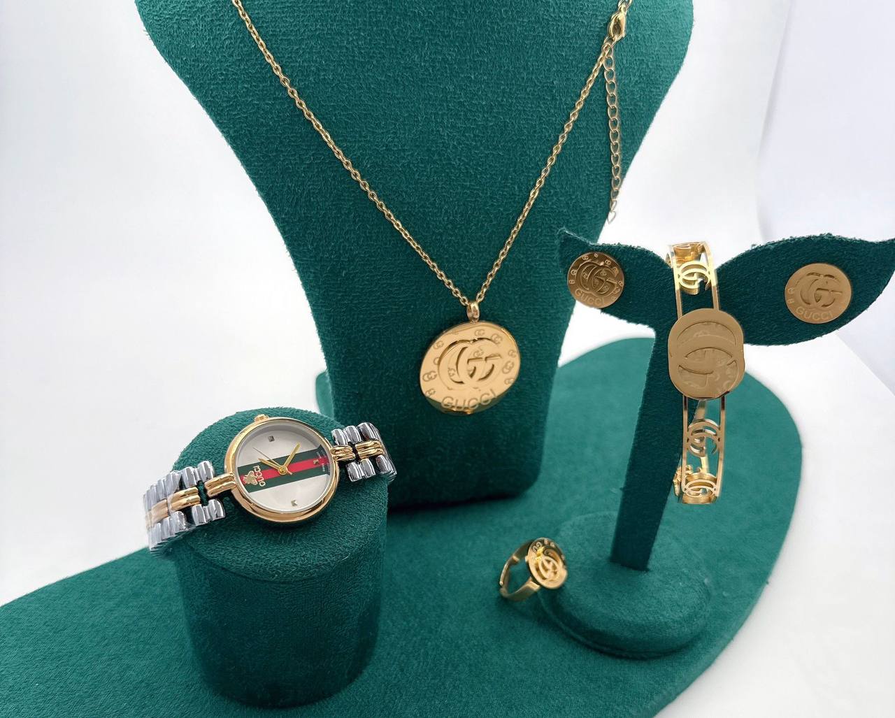 Accessories Set

With box 
🎁🎁🎁

90 dhs🪙💚

Zain45
♥️♥️♥️
