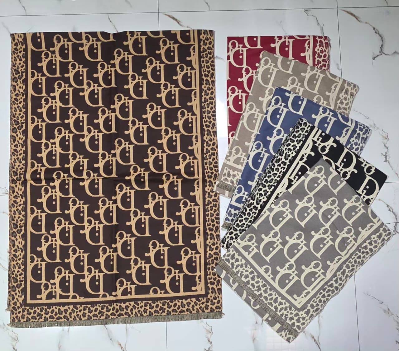 Scarf
40 dhs✅

Zain232
♥️♥️♥️