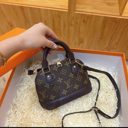 LV

95 dhs🪙🌨️

Good quality 

with box
🎁🎁🎁

Zain35
♥️♥️♥️