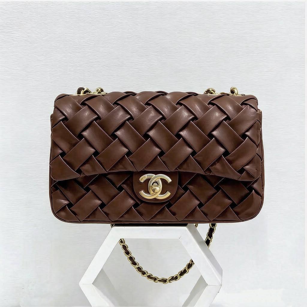 CHANEL COPY ONE NEW CAME WITH BOX 
130 dhs🇦🇪🇦🇪

Zain295
♥️♥️♥️