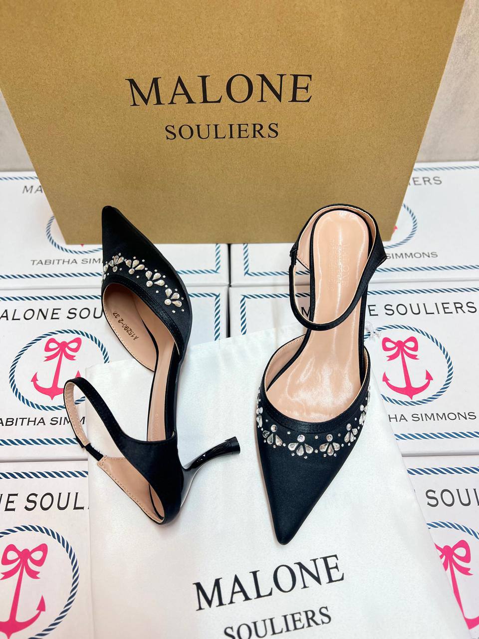 MALONE 

36-41

150 dhs🇦🇪🇦🇪

Zain88
♥️♥️♥️