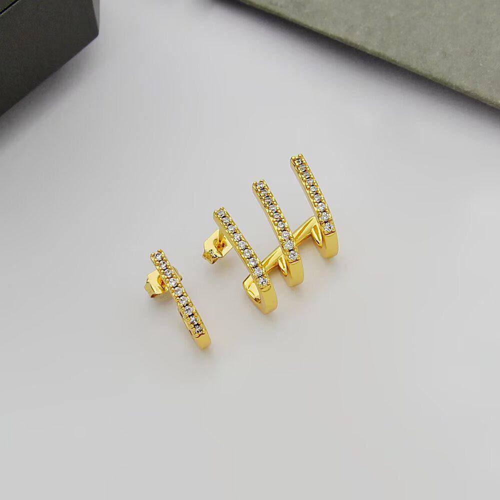 Earring 

50 dhs🪙🌺 

with Box And Paper Bag
🎁🎁🎁

Zain89
♥️♥️♥️
