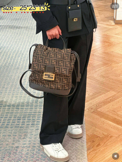 Fendi
✨✨NEW FENDI. ✨✨
115 dhs🪙🌨️

with box
🎁🎁🎁

Zain38
♥️♥️♥️