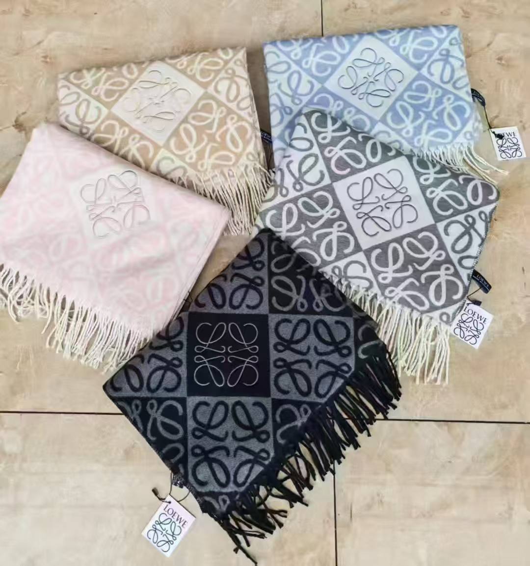 Scarf
45 dhs💓

Zain200
♥️♥️♥️