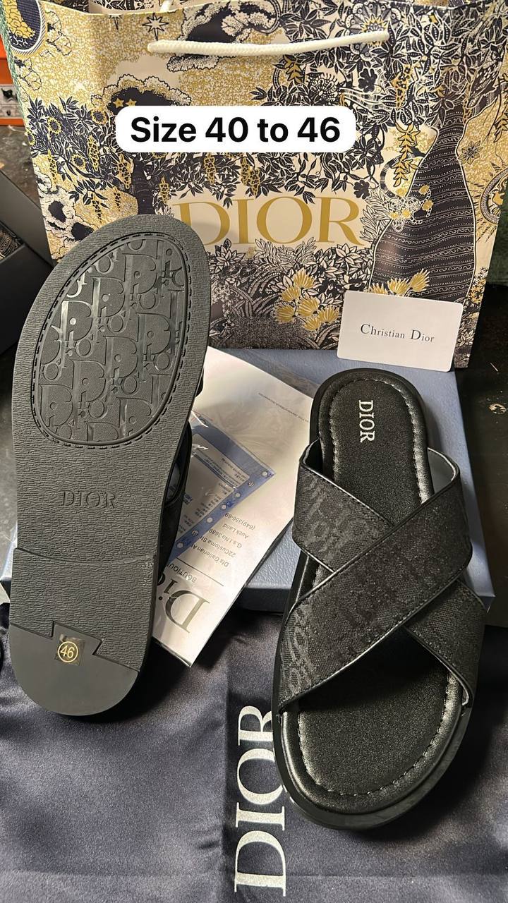 Dior

size 40 to 46

100 dhs🪙🌨️

Zain146
♥️♥️♥️