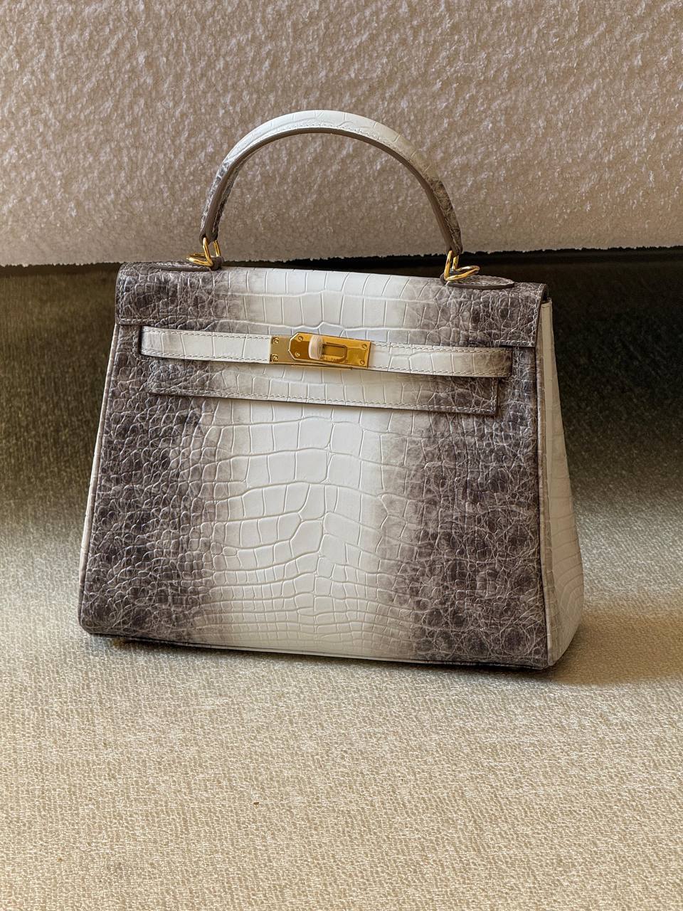 Hermes
kelly croc 28cm💥Master quality ✅with box📦
710 dhs❣️

Zain52
♥️♥️♥️