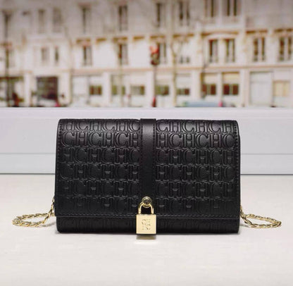 CH
95 dhs🪙
size：19.5×12.5×5cm

Good quality 

with box
🎁🎁🎁

Zain39
♥️♥️♥️
