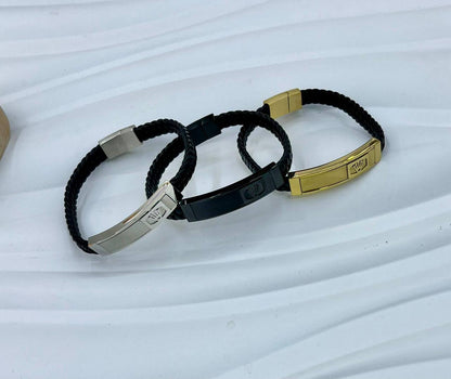 *Men leather Bracelet* 🪩
Good quality 

35 dhs🪙💕
normal box 📦

Zain48
♥️♥️♥️