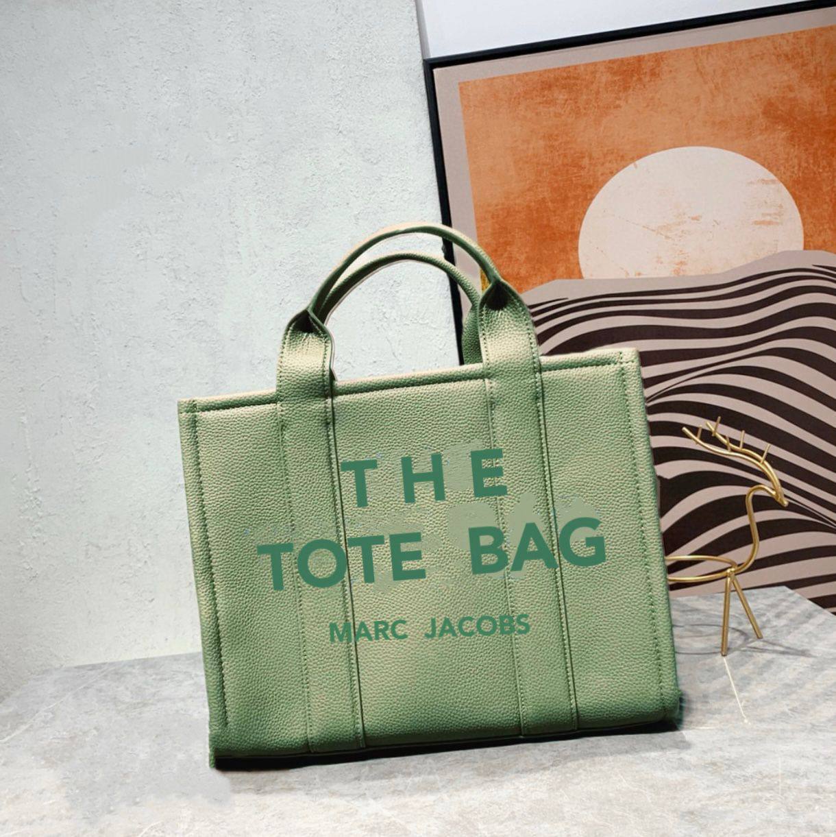 The Tote Bag
33*26*11cm
115 dhs✅

Zain17
♥️♥️♥️