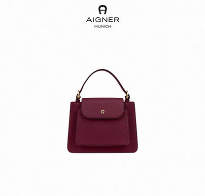 Aigner
100 dhs💓

High-quality 

in box🎁🎁🎁

Zain35
♥️♥️♥️