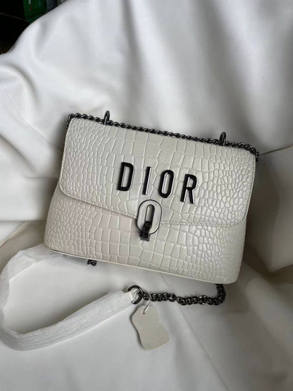 Dior
110 dhs🪙🌨️

Zain143
♥️♥️♥️