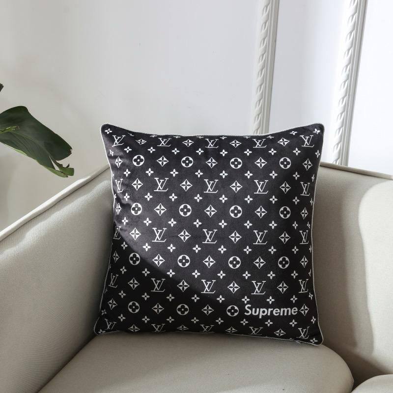 Brand 
High quality 
Pillow cover 
Velvet 100%
Size 50*50
50 dhs🪙🌨️

Zain99
♥️♥️♥️