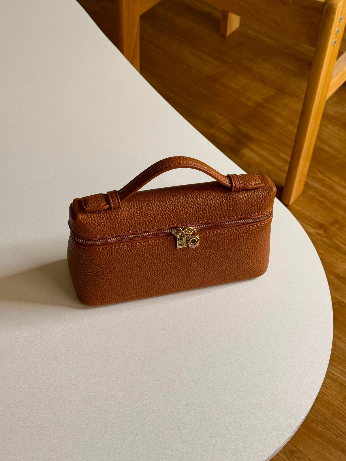 LORO PIANA 

19cm

320 dhs🇦🇪🇦🇪🇦🇪
 MASTER QUALITY
 With box🎁

Zain167
♥️♥️♥️